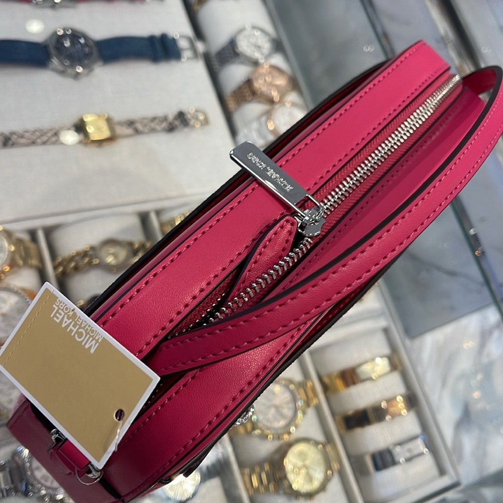 Michael Kors Jet Set Item Lg Ombré EW Signature ZP Chain XBody Logo 
Dragonfruit - Picture 7 of 16